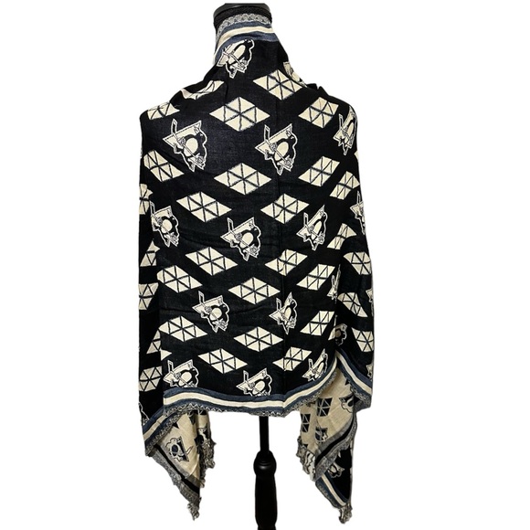 Sportin Styles NHL Pittsburgh Penguins Scarf/ Shawl w/ Fringe - Picture 9 of 9